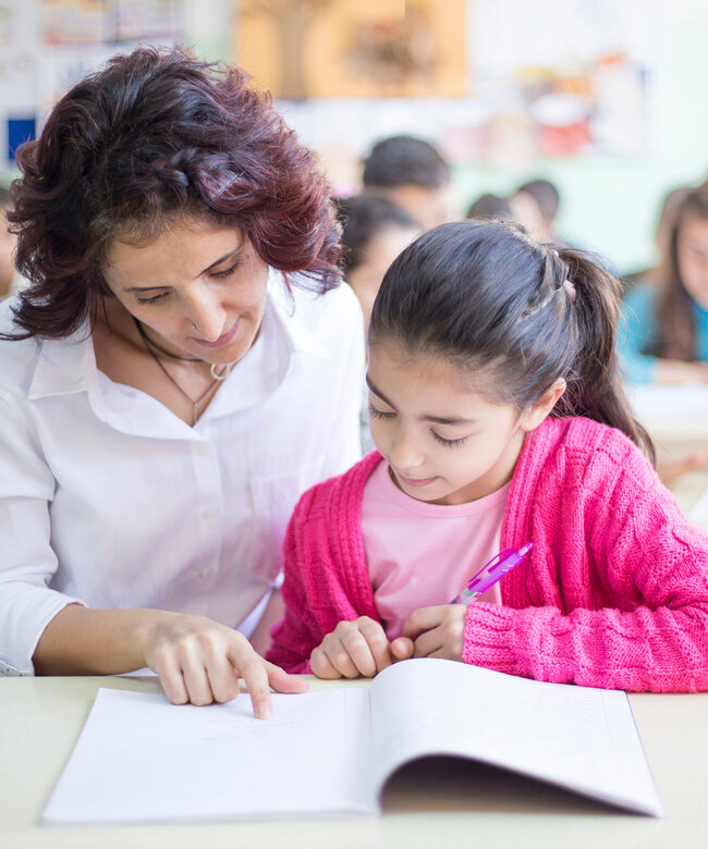 Qualifiziere dich als pädagogische/r Schul- und Kitabegleiter/in (IHK) – mit virtuellem Präsenzunterricht, intensiven Praxisphasen und IHK-Zertifikat. Schul- & Kitabegleiter/in (IHK) Weiterbildung | Grone Online Akademie