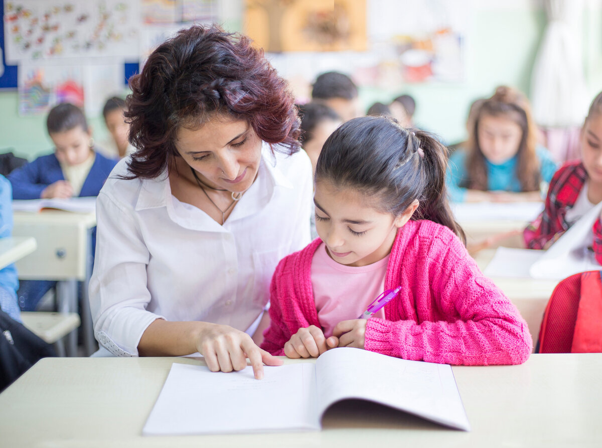 Qualifiziere dich als pädagogische/r Schul- und Kitabegleiter/in (IHK) – mit virtuellem Präsenzunterricht, intensiven Praxisphasen und IHK-Zertifikat. Schul- & Kitabegleiter/in (IHK) Weiterbildung | Grone Online Akademie