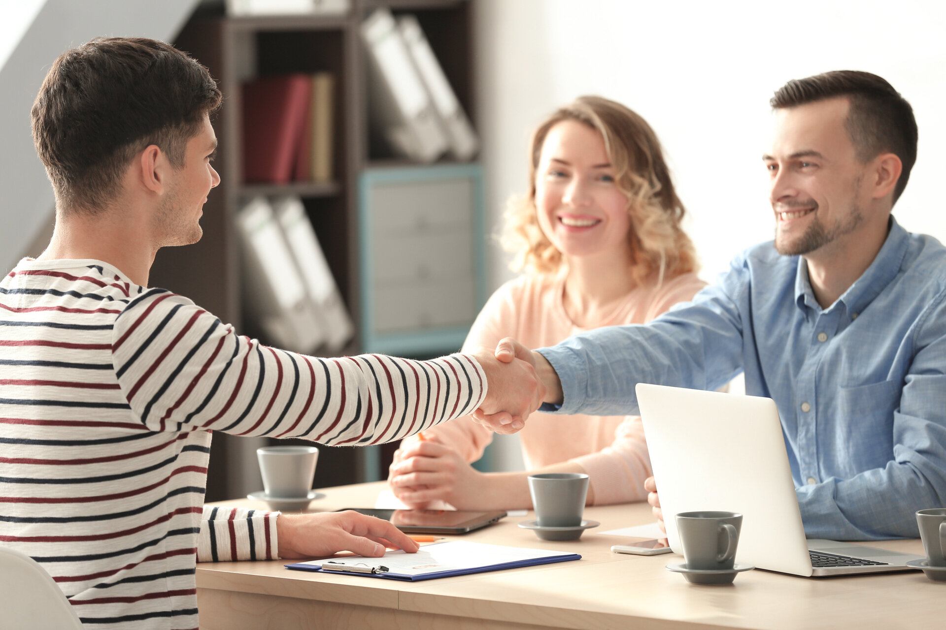 Begrüßungsgespräch im Personalbereich zur Umschulung Personaldienstleistungskaufmann/-frau